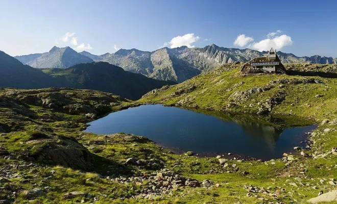 Eau ariégeoise – La force pure des Pyrénées, Foix, Brit Hôtel Foix